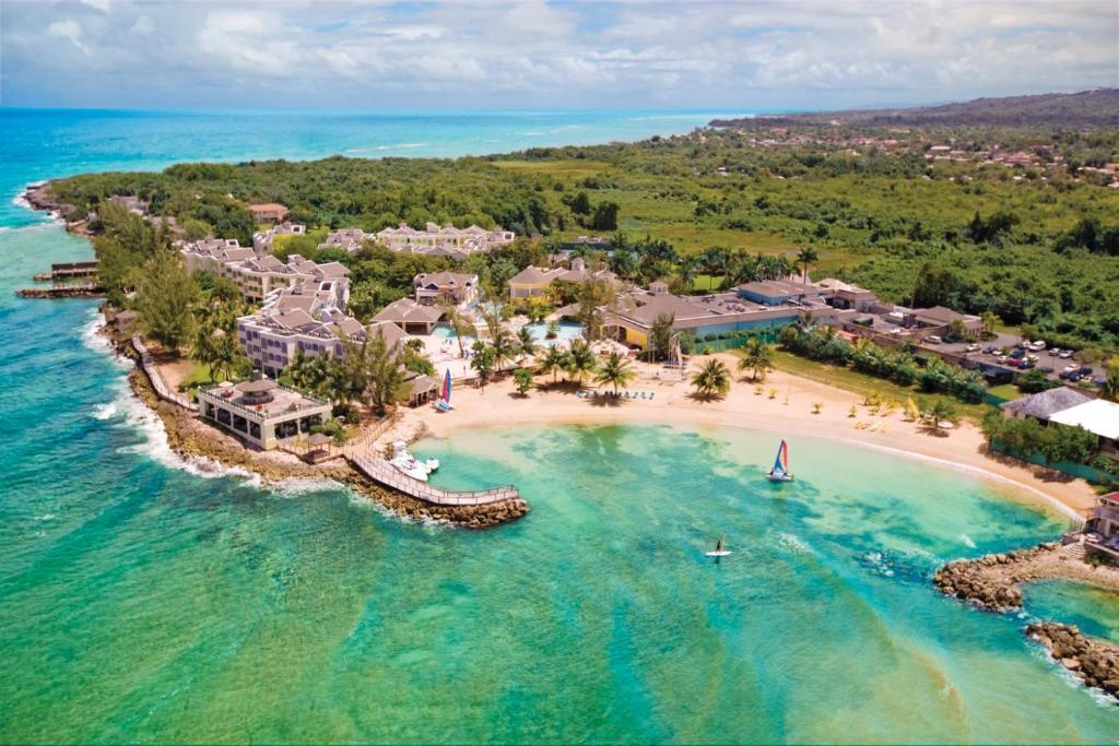 Decameron Club Caribbean Runaway Bay, Ramada All-Inclusive Resort Екстер'єр фото