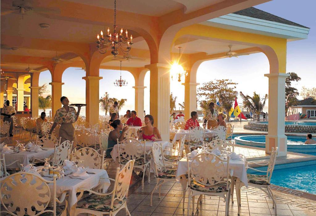 Decameron Club Caribbean Runaway Bay, Ramada All-Inclusive Resort Екстер'єр фото