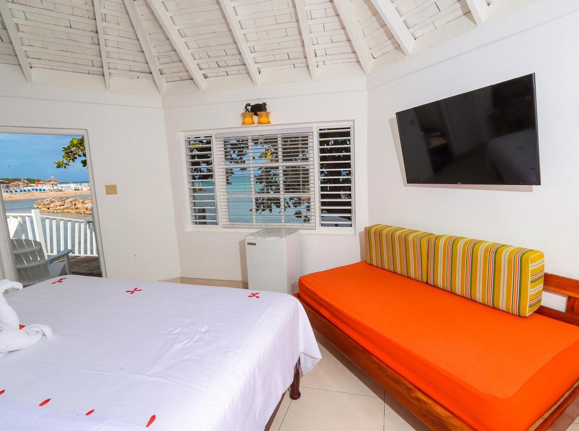 Decameron Club Caribbean Runaway Bay, Ramada All-Inclusive Resort Екстер'єр фото