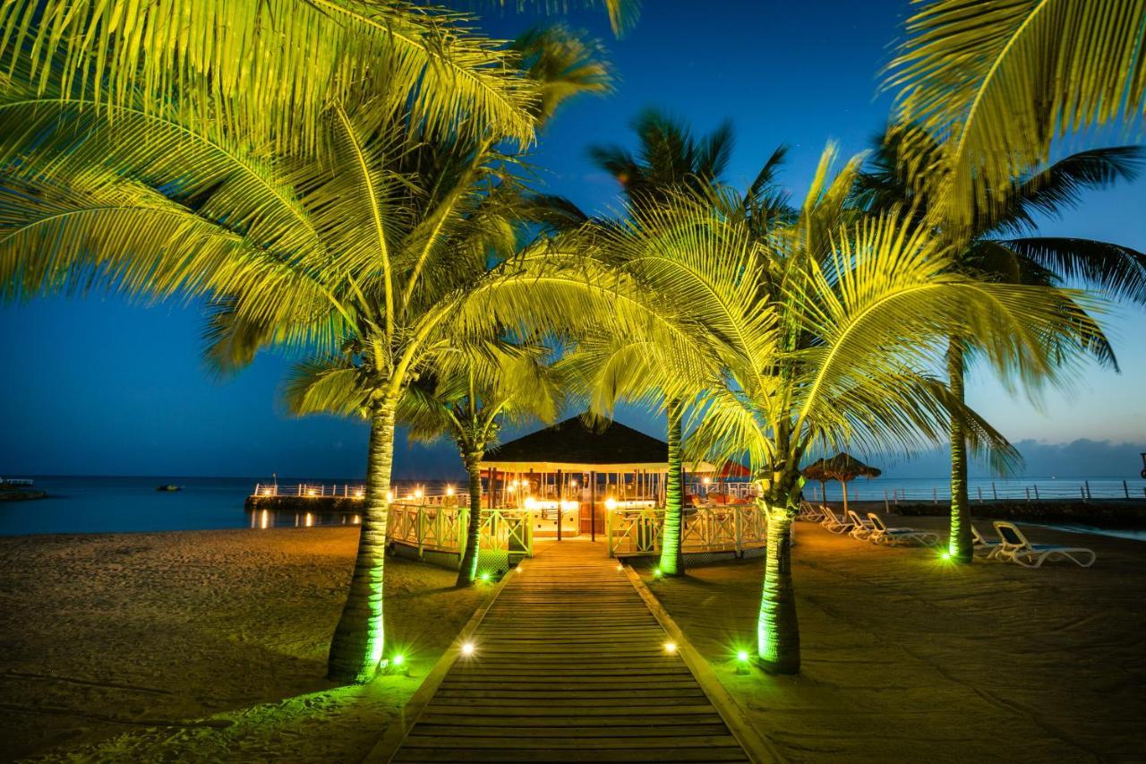 Decameron Club Caribbean Runaway Bay, Ramada All-Inclusive Resort Екстер'єр фото